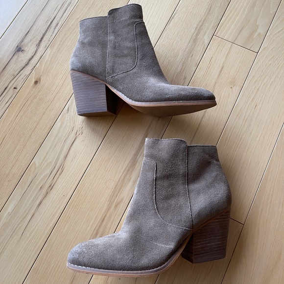 Light brown suede heeled booties by Treasure & Bond - Picture 3 of 5